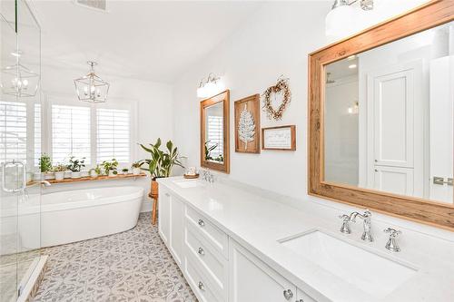 Sumptuous primary ensuite - 1423 Nebo Road, Hannon, ON - Indoor Photo Showing Bathroom