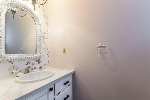 2 piece ensuite bathroom - 978 Bonnieview Avenue, Burlington, ON - Indoor Photo Showing Bathroom