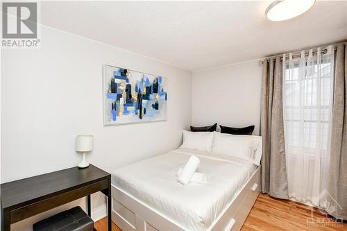 317 Summit Avenue, Ottawa, ON - Indoor Photo Showing Bedroom