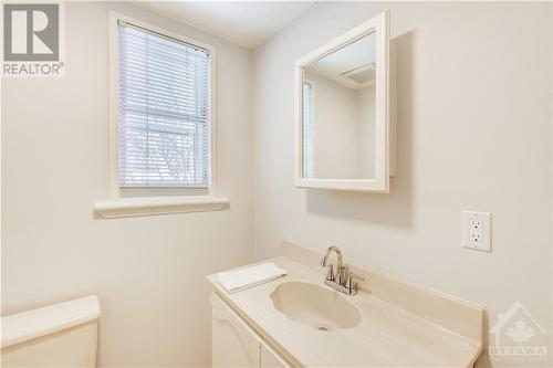317 Summit Avenue, Ottawa, ON - Indoor Photo Showing Bathroom