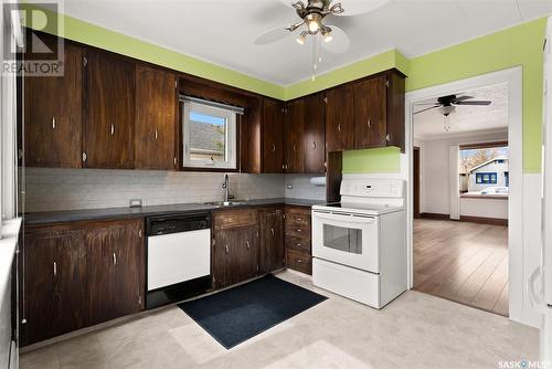 525 College Avenue, Regina, SK - Indoor Photo Showing Kitchen With Double Sink