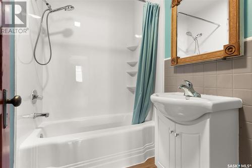 525 College Avenue, Regina, SK - Indoor Photo Showing Bathroom