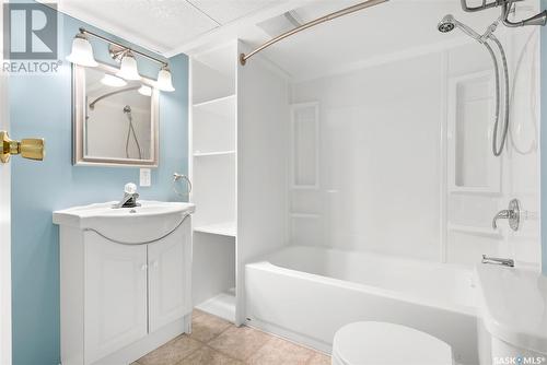 525 College Avenue, Regina, SK - Indoor Photo Showing Bathroom