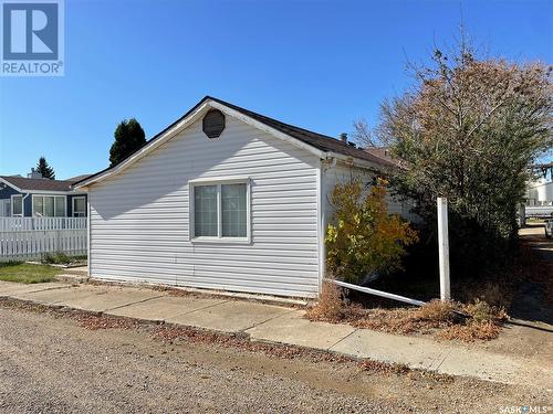 100 1St Avenue S, Lucky Lake, SK - Outdoor