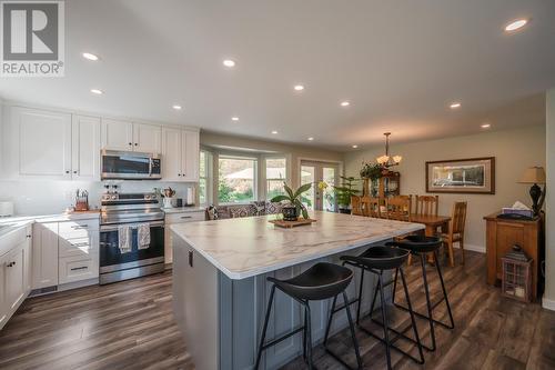 107 Uplands Drive, Kaleden, BC - Indoor Photo Showing Kitchen With Upgraded Kitchen