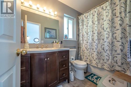 107 Uplands Drive, Kaleden, BC - Indoor Photo Showing Bathroom