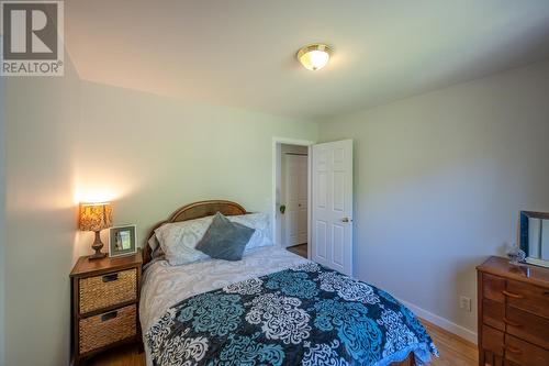 107 Uplands Drive, Kaleden, BC - Indoor Photo Showing Bedroom