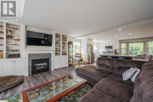 107 Uplands Drive, Kaleden, BC - Indoor Photo Showing Living Room With Fireplace