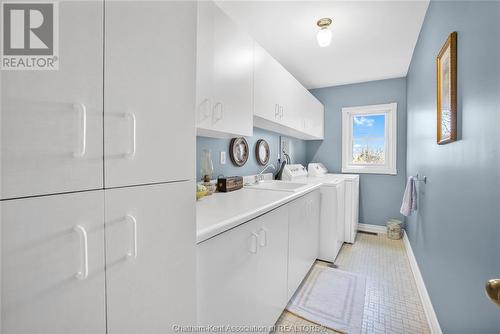 257 Victoria Avenue, Chatham, ON - Indoor Photo Showing Laundry Room