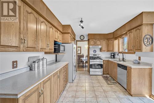 257 Victoria Avenue, Chatham, ON - Indoor Photo Showing Kitchen With Double Sink