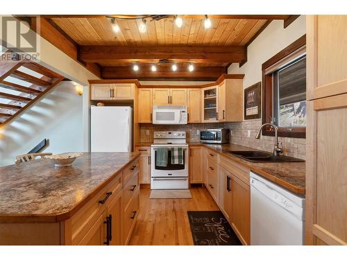 6432 Sunnybrae Canoe Point Road Unit# 6, Tappen, BC - Indoor Photo Showing Kitchen With Double Sink