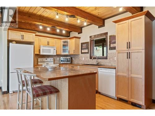 6432 Sunnybrae Canoe Point Road Unit# 6, Tappen, BC - Indoor Photo Showing Kitchen