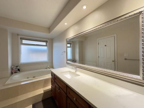 17Xxx 0 Avenue, Surrey, BC - Indoor Photo Showing Bathroom