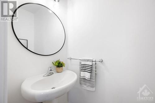 182 Visor Private, Ottawa, ON - Indoor Photo Showing Bathroom