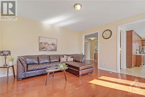 2774 Grand Vista Circle, Ottawa, ON - Indoor Photo Showing Living Room
