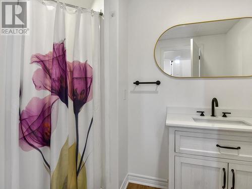 76 Fifth Street E, Morrisburg, ON - Indoor Photo Showing Bathroom