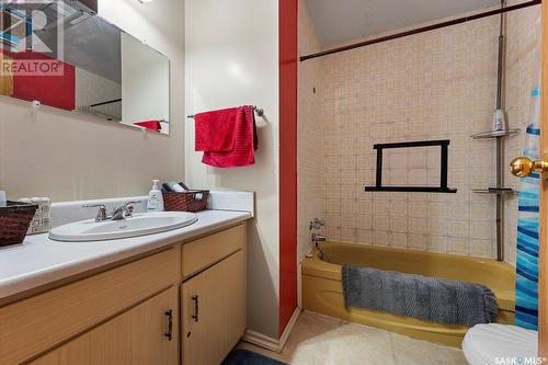 179 Paynter Crescent, Regina, SK - Indoor Photo Showing Bathroom
