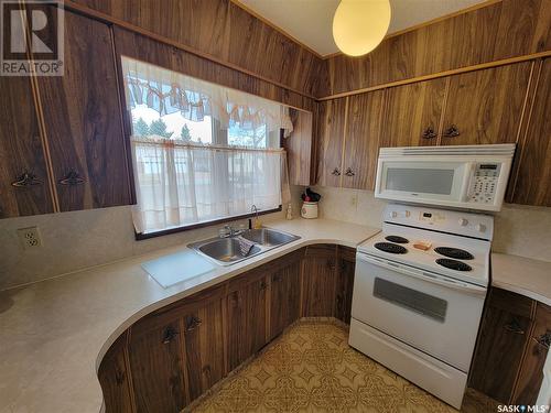 4906 Empire Street, Macklin, SK - Indoor Photo Showing Kitchen With Double Sink