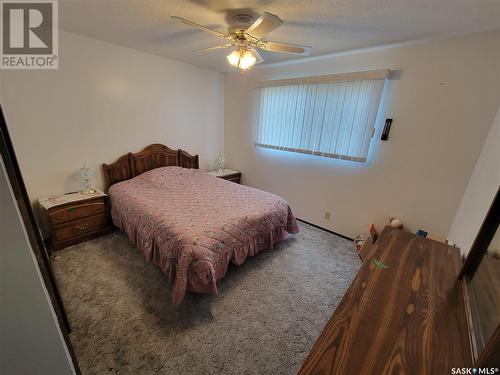 4906 Empire Street, Macklin, SK - Indoor Photo Showing Bedroom