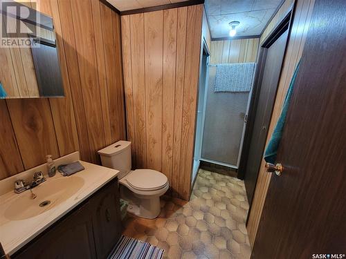 4906 Empire Street, Macklin, SK - Indoor Photo Showing Bathroom