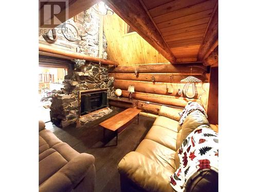 1770 Johnstone Creek Road W, Rock Creek, BC - Indoor With Fireplace