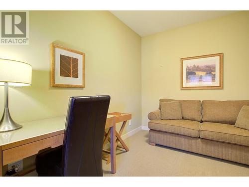 7343 Okanagan Landing Road Unit# 1203, Vernon, BC - Indoor Photo Showing Living Room
