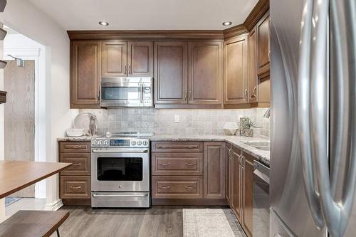 2121 Lakeshore Road|Unit #602, Burlington, ON - Indoor Photo Showing Kitchen With Double Sink With Upgraded Kitchen