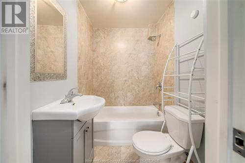 764 Mckay Avenue Unit# Upper, Windsor, ON - Indoor Photo Showing Bathroom