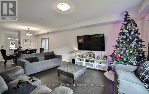 19 Mcgovern Lane, Brant, ON - Indoor Photo Showing Living Room