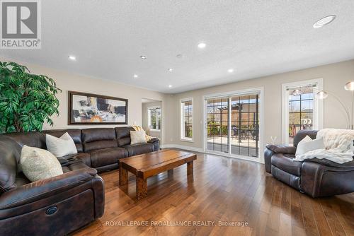54 Parkside Rd, Belleville, ON - Indoor Photo Showing Living Room