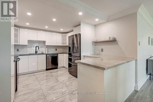 #1013 -1400 Dixie Rd W, Mississauga, ON - Indoor Photo Showing Kitchen