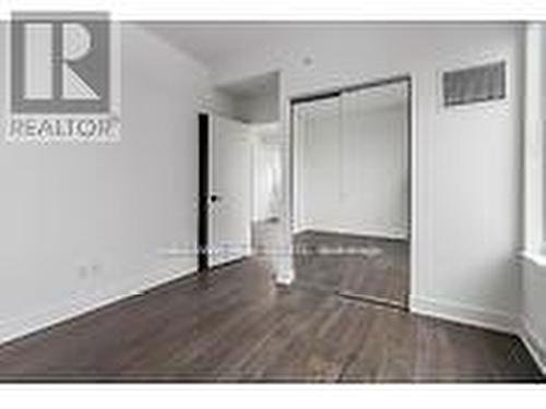 #802 -2481 Taunton Rd, Oakville, ON - Indoor Photo Showing Other Room