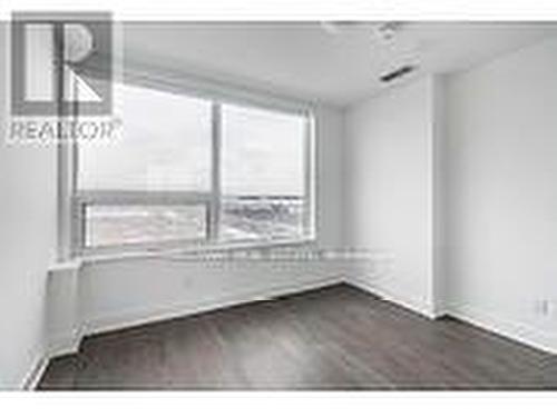 #802 -2481 Taunton Rd, Oakville, ON - Indoor Photo Showing Other Room