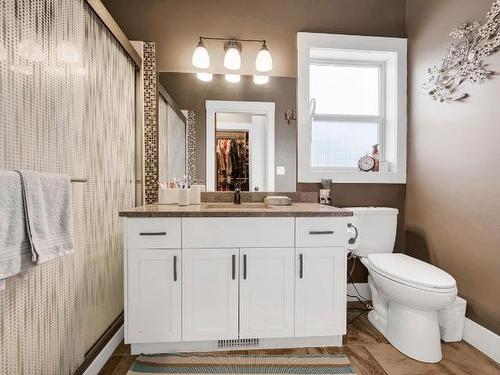 385 Cougar Road, Kamloops, BC - Indoor Photo Showing Bathroom