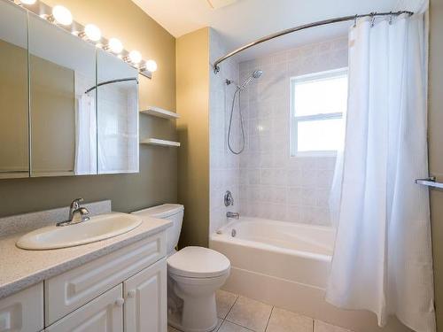 2475 Sunset Drive, Kamloops, BC - Indoor Photo Showing Bathroom