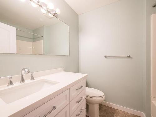 2475 Sunset Drive, Kamloops, BC - Indoor Photo Showing Bathroom