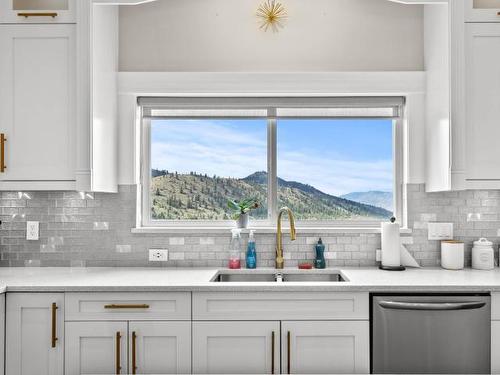 24-460 Azure Place, Kamloops, BC - Indoor Photo Showing Kitchen With Double Sink With Upgraded Kitchen