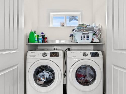 24-460 Azure Place, Kamloops, BC - Indoor Photo Showing Laundry Room