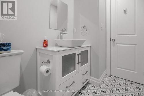 14 Lakeview Avenue, Grimsby, ON - Indoor Photo Showing Laundry Room