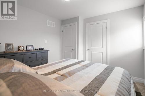 14 Lakeview Avenue, Grimsby, ON - Indoor Photo Showing Bedroom