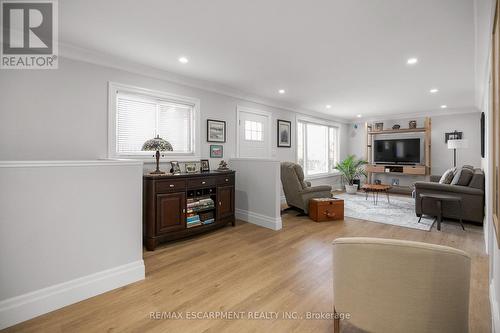 14 Lakeview Avenue, Grimsby, ON - Indoor Photo Showing Living Room