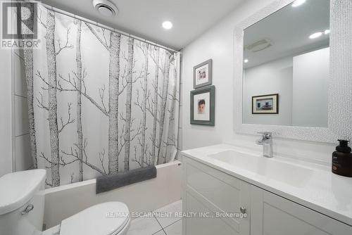 251 Cloverdale Ave, Hamilton, ON - Indoor Photo Showing Bathroom