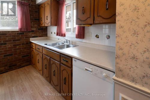 199 Southcrest Dr, London, ON - Indoor Photo Showing Kitchen With Double Sink