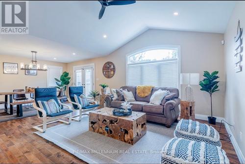 16 Shay Rd, Huntsville, ON - Indoor Photo Showing Living Room