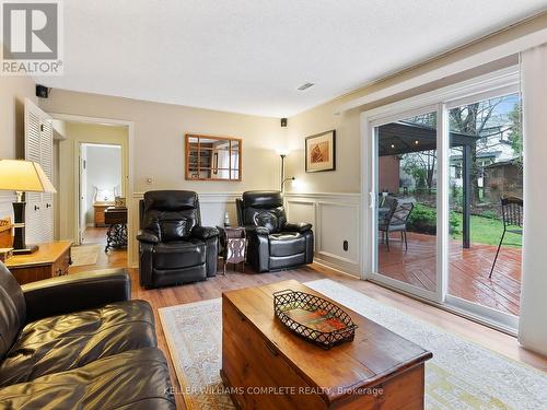 644 Tomahawk Cres, Hamilton, ON - Indoor Photo Showing Living Room
