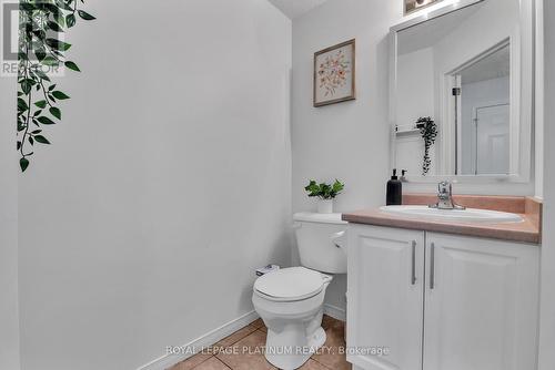 312 Fallowfield Dr, Kitchener, ON - Indoor Photo Showing Bathroom