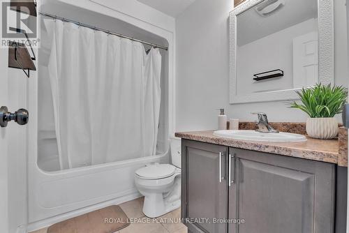 312 Fallowfield Dr, Kitchener, ON - Indoor Photo Showing Bathroom