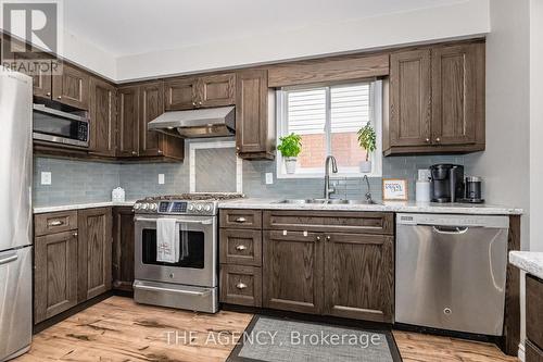 9 Mccurdy Road, Guelph, ON - Indoor Photo Showing Kitchen With Double Sink With Upgraded Kitchen