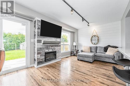 9 Mccurdy Rd, Guelph, ON - Indoor Photo Showing Living Room With Fireplace