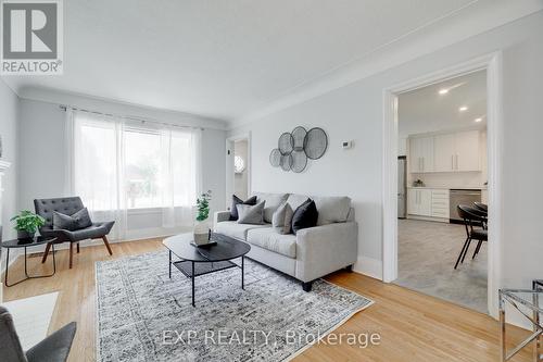 374 Weber Street E, Kitchener, ON - Indoor Photo Showing Living Room